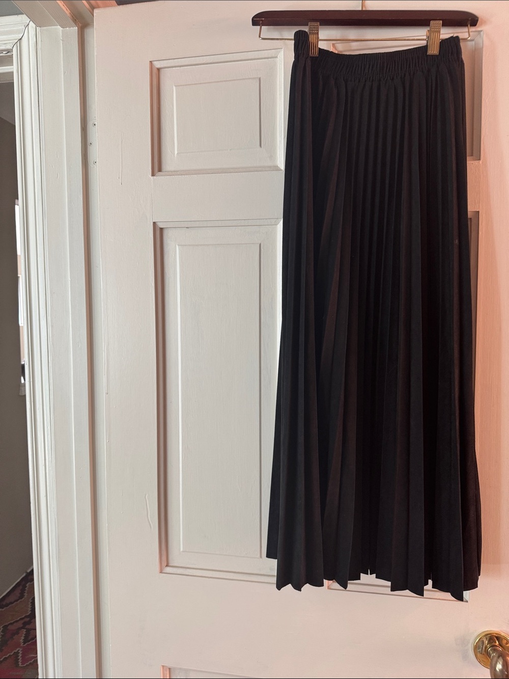 Elegant Black Pleated Maxi Skirt with Elastic Waistband